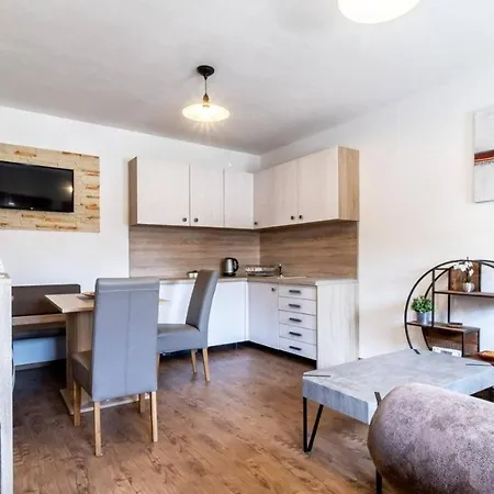 Lucia Bana Appartement *